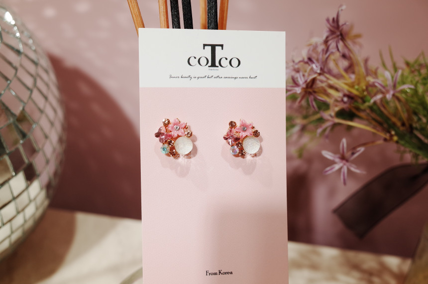 <b><p>Modified butterfly Long earri</p></b><b><p>修正 蝶 澄ん イヤリング</p></b><br /><br /><p align='center'>