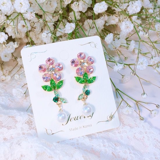 <b><p>Peer Flow Cubic Earring Good pot cycle Bl-bl</p></b><b><p>咲く 花 キュービックピアス ポイントサイクル良い ケバケバした ユニークアクセサリー</p></b><br /><br /><p align='center'>