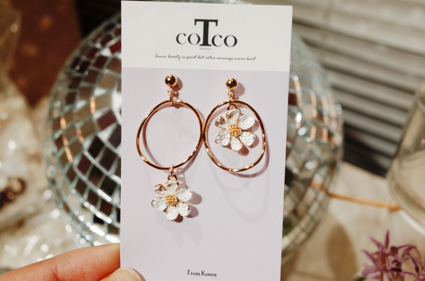 <b><p>daisy Unknown ring ear</p></b><b><p>デイジー オンバル リング イヤ</p></b><br /><br /><p align='center'>