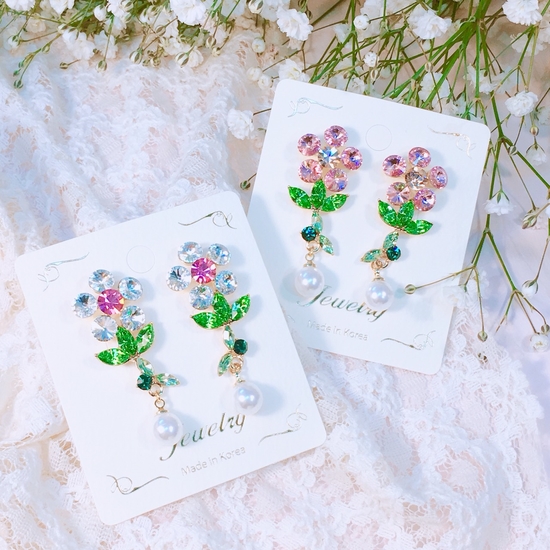 <b><p>Peer Flow Cubic Earring Good pot cycle Bl-bl</p></b><b><p>咲く 花 キュービックピアス ポイントサイクル良い ケバケバした ユニークアクセサリー</p></b><br /><br /><p align='center'>