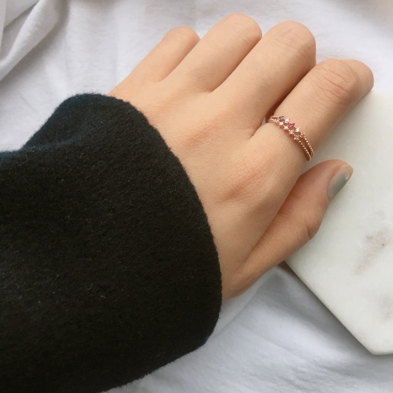 <b><p>Aurora Ring 2 set Dunsan-do accessies Hodae</p></b><b><p>オーロラリング 2つの セット 屯山洞アクセサリー 弘大 重ね着 有色 きれいな</p></b><br /><br /><p align='center'>