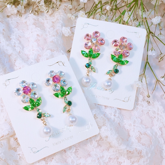 <b><p>Peer Flow Cubic Earring Good pot cycle Bl-bl</p></b><b><p>咲く 花 キュービックピアス ポイントサイクル良い ケバケバした ユニークアクセサリー</p></b><br /><br /><p align='center'>