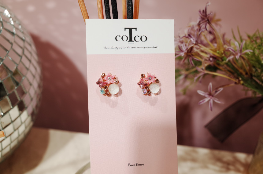 <b><p>Modified butterfly Long earri</p></b><b><p>修正 蝶 澄ん イヤリング</p></b><br /><br /><p align='center'>