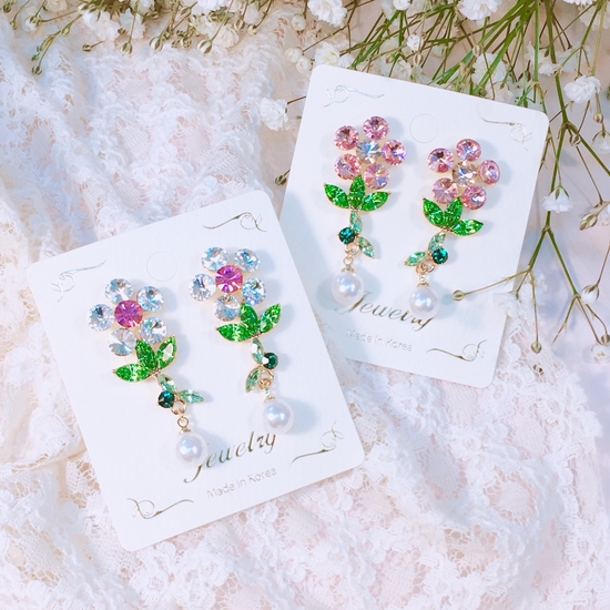 <b><p>Peer Flow Cubic Earring Good pot cycle Bl-bl</p></b><b><p>咲く 花 キュービックピアス ポイントサイクル良い ケバケバした ユニークアクセサリー</p></b><br /><br /><p align='center'>