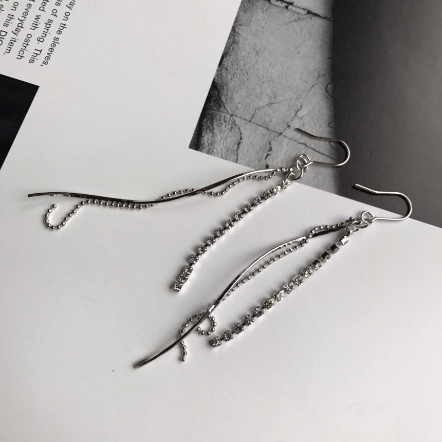 <b><p>Possible eaves Crow Cubic Dp Earrings Lo</p></b><b><p>グィチ可能 クローズ キュービック ウェーブ ドロップイヤリング ロが モダン 女性らしい</p></b><br /><br /><p align='center'>