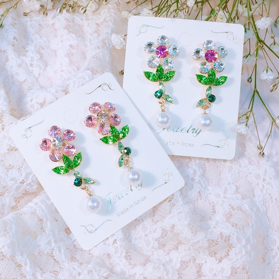 <b><p>Peer Flow Cubic Earring Good pot cycle Bl-bl</p></b><b><p>咲く 花 キュービックピアス ポイントサイクル良い ケバケバした ユニークアクセサリー</p></b><br /><br /><p align='center'>