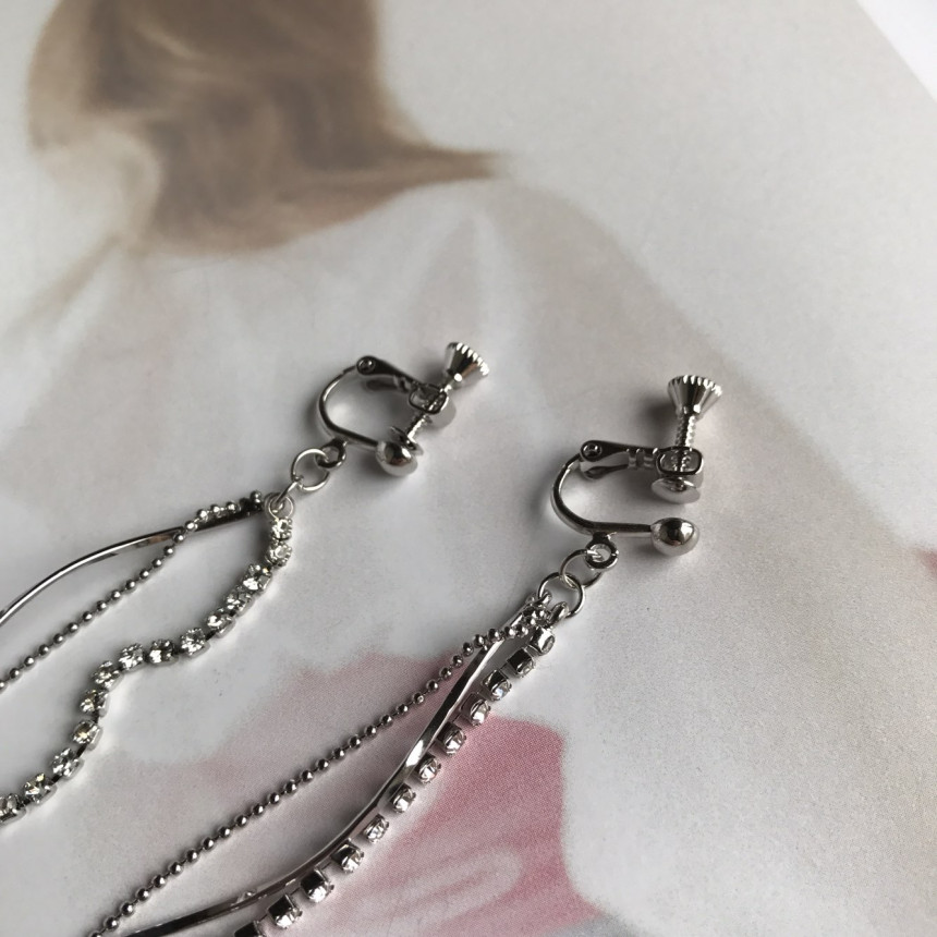 <b><p>Possible eaves Crow Cubic Dp Earrings Lo</p></b><b><p>グィチ可能 クローズ キュービック ウェーブ ドロップイヤリング ロが モダン 女性らしい</p></b><br /><br /><p align='center'>