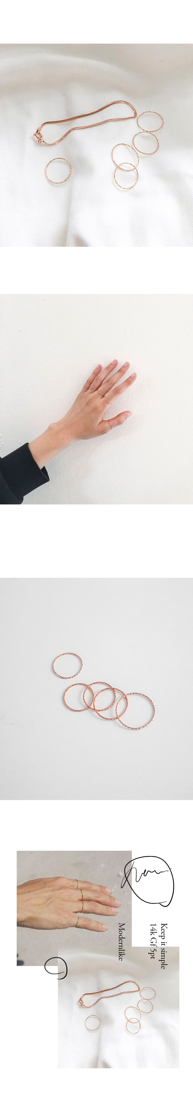 <b><p>gold Thread ring Layed Women their 30s four</p></b><b><p>金の 糸リング 重ね着 30代の女性 四季 ファッションジュエリー コーディネート</p></b><br /><br /><p align='center'>