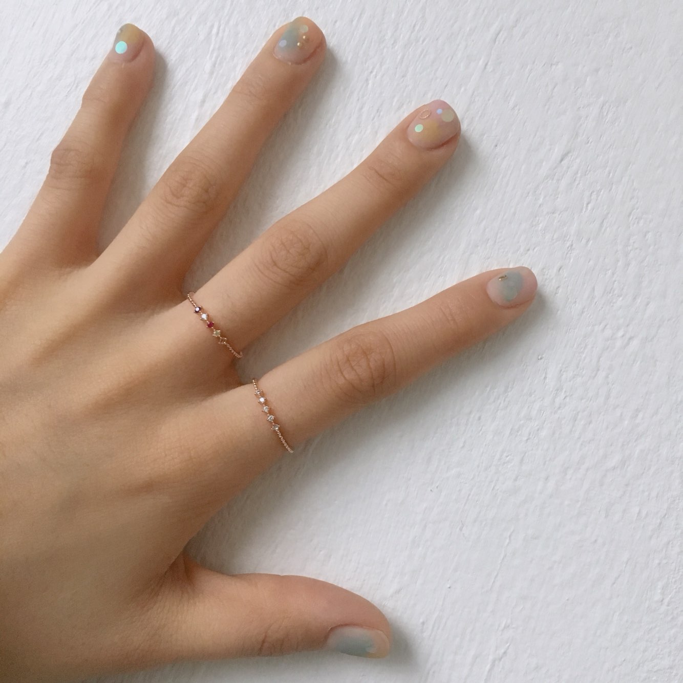 <b><p>Aurora Ring 2 set Dunsan-do accessies Hodae</p></b><b><p>オーロラリング 2つの セット 屯山洞アクセサリー 弘大 重ね着 有色 きれいな</p></b><br /><br /><p align='center'>