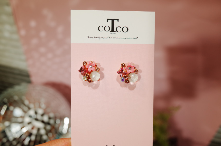 <b><p>Modified butterfly Long earri</p></b><b><p>修正 蝶 澄ん イヤリング</p></b><br /><br /><p align='center'>