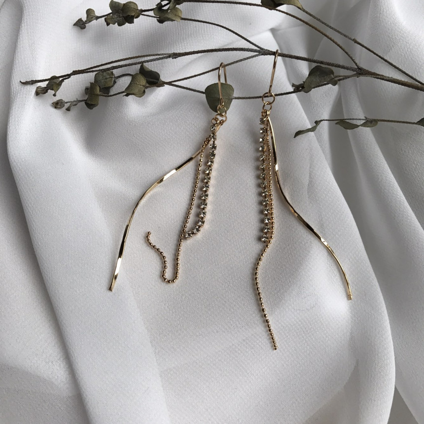 <b><p>Possible eaves Crow Cubic Dp Earrings Lo</p></b><b><p>グィチ可能 クローズ キュービック ウェーブ ドロップイヤリング ロが モダン 女性らしい</p></b><br /><br /><p align='center'>