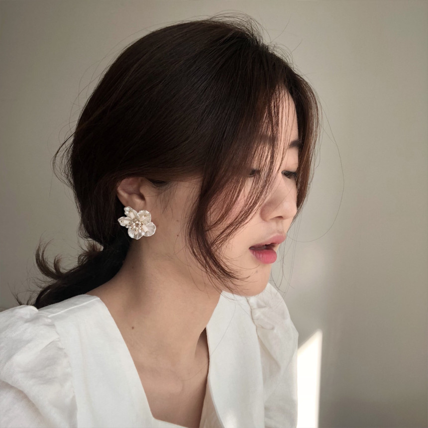 <b><p>you are Bold Erings silver Pel drop Nac flow</p></b><b><p>あなたは ボールドピアス シルバー パロップ 螺鈿花 フラワー</p></b><br /><br /><p align='center'>