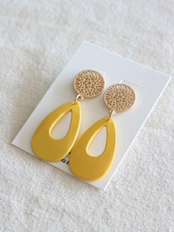 <b><p>yellow Eiptical bold earrings Kitch Style</p></b><b><p>イエロー 楕円ボールドイヤリングr 吉祥寺スタイル 光沢がきれいな カラフルなデザイン</p></b><br /><br /><p align='center'>