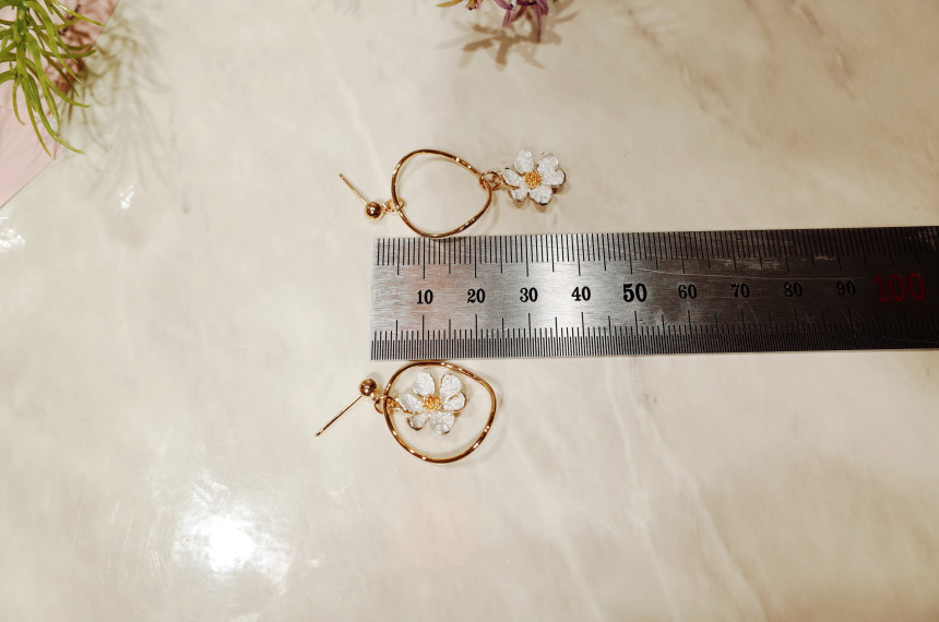 <b><p>daisy Unknown ring ear</p></b><b><p>デイジー オンバル リング イヤ</p></b><br /><br /><p align='center'>