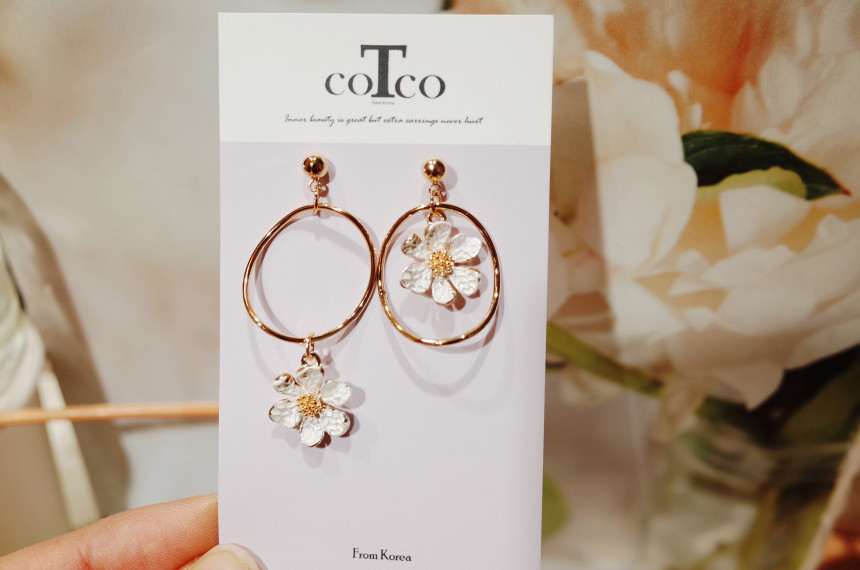 <b><p>daisy Unknown ring ear</p></b><b><p>デイジー オンバル リング イヤ</p></b><br /><br /><p align='center'>