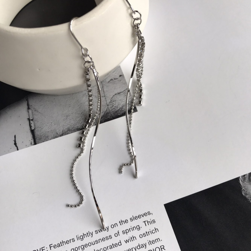 <b><p>Possible eaves Crow Cubic Dp Earrings Lo</p></b><b><p>グィチ可能 クローズ キュービック ウェーブ ドロップイヤリング ロが モダン 女性らしい</p></b><br /><br /><p align='center'>