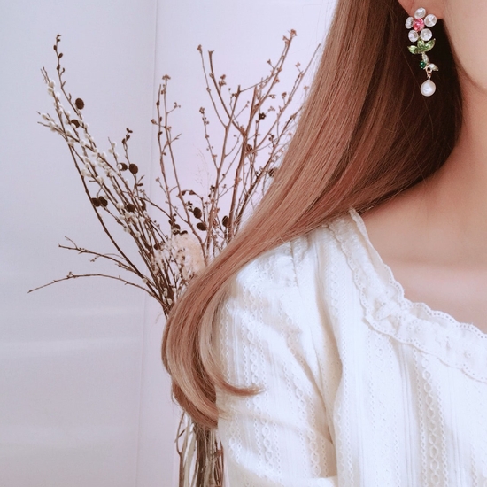 <b><p>Peer Flow Cubic Earring Good pot cycle Bl-bl</p></b><b><p>咲く 花 キュービックピアス ポイントサイクル良い ケバケバした ユニークアクセサリー</p></b><br /><br /><p align='center'>