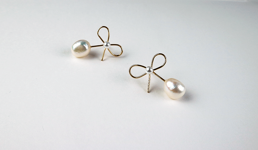 <b><p>earring Freshwater pl bbon Butiful Beloved</p></b><b><p>イヤリング 淡水真珠 リボン 光沢がきれいな 愛らしい デートルック センスあふれる</p></b><br /><br /><p align='center'>