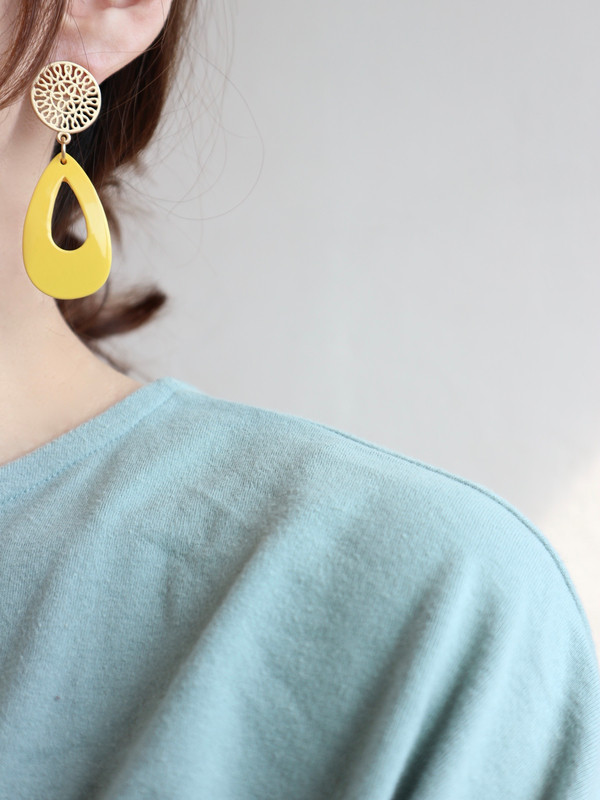 <b><p>yellow Eiptical bold earrings Kitch Style</p></b><b><p>イエロー 楕円ボールドイヤリングr 吉祥寺スタイル 光沢がきれいな カラフルなデザイン</p></b><br /><br /><p align='center'>