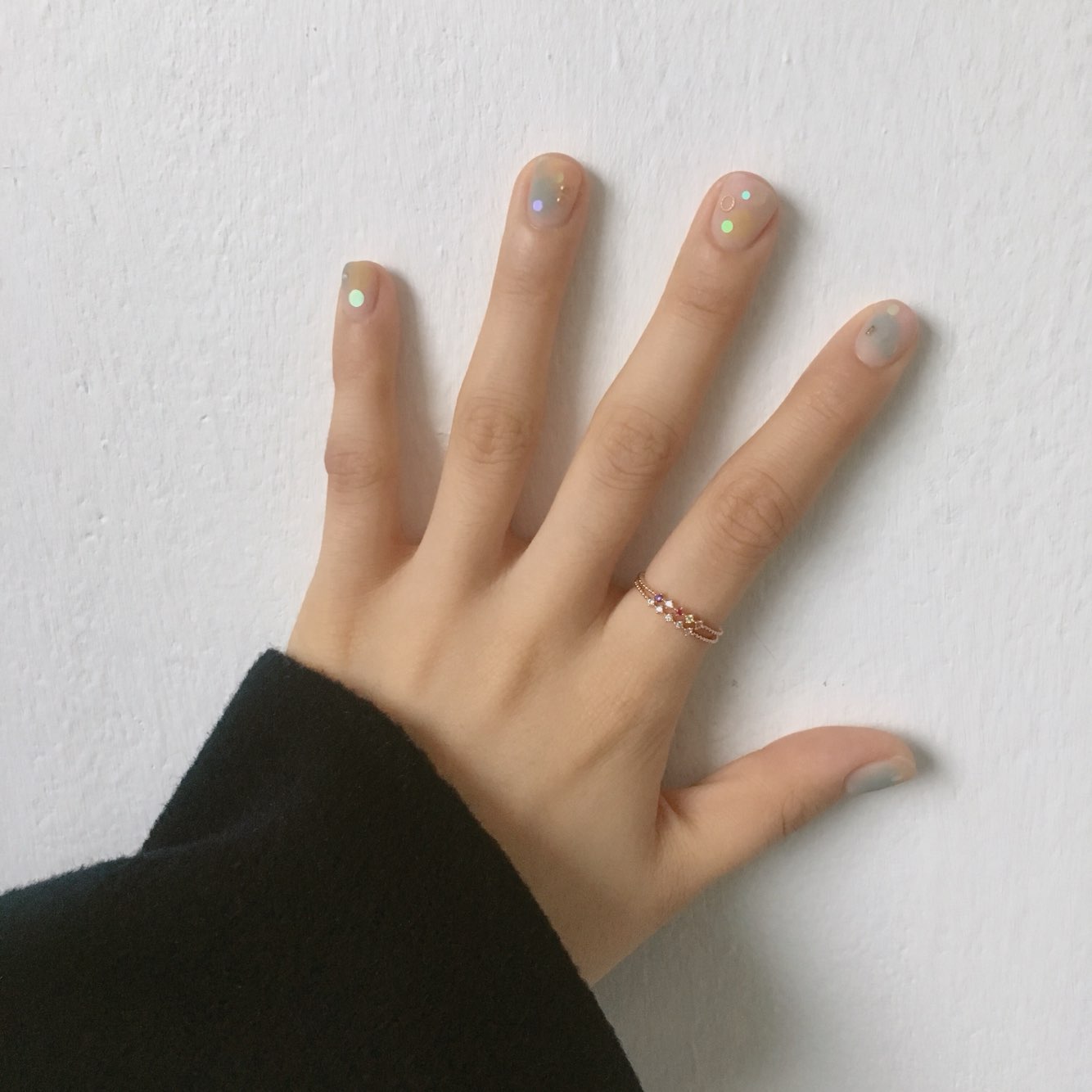 <b><p>Aurora Ring 2 set Dunsan-do accessies Hodae</p></b><b><p>オーロラリング 2つの セット 屯山洞アクセサリー 弘大 重ね着 有色 きれいな</p></b><br /><br /><p align='center'>