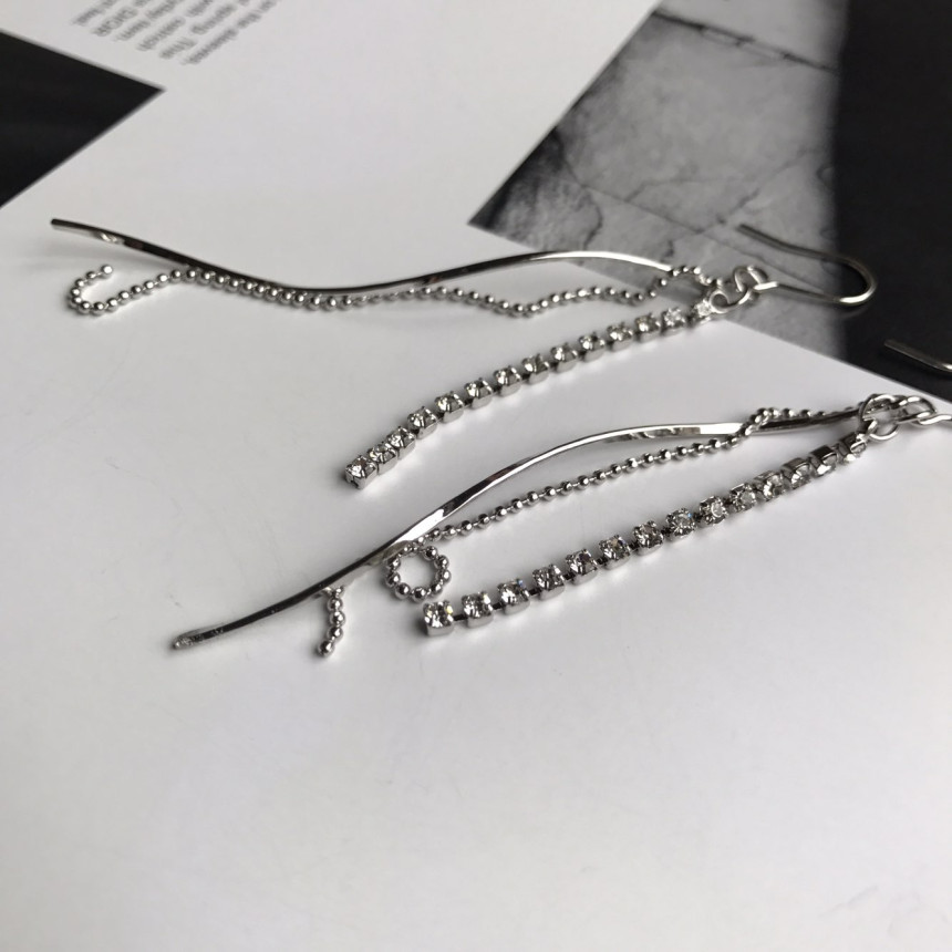 <b><p>Possible eaves Crow Cubic Dp Earrings Lo</p></b><b><p>グィチ可能 クローズ キュービック ウェーブ ドロップイヤリング ロが モダン 女性らしい</p></b><br /><br /><p align='center'>