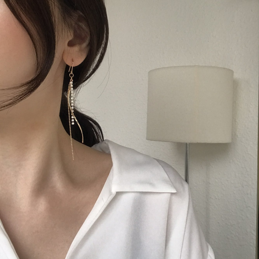 <b><p>Possible eaves Crow Cubic Dp Earrings Lo</p></b><b><p>グィチ可能 クローズ キュービック ウェーブ ドロップイヤリング ロが モダン 女性らしい</p></b><br /><br /><p align='center'>