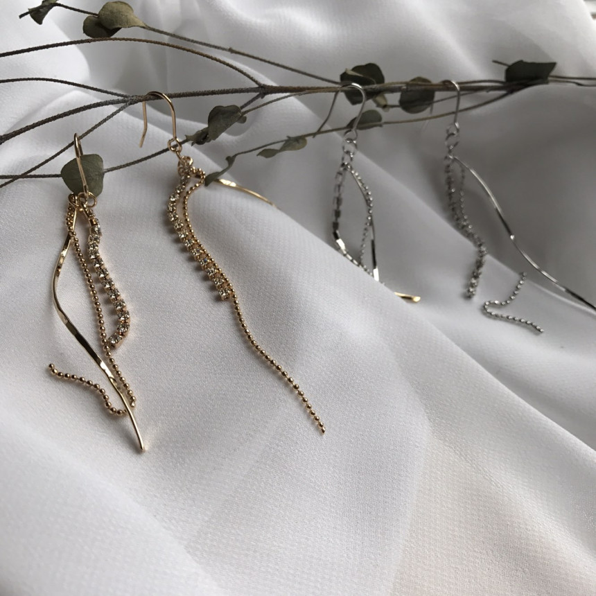 <b><p>Possible eaves Crow Cubic Dp Earrings Lo</p></b><b><p>グィチ可能 クローズ キュービック ウェーブ ドロップイヤリング ロが モダン 女性らしい</p></b><br /><br /><p align='center'>