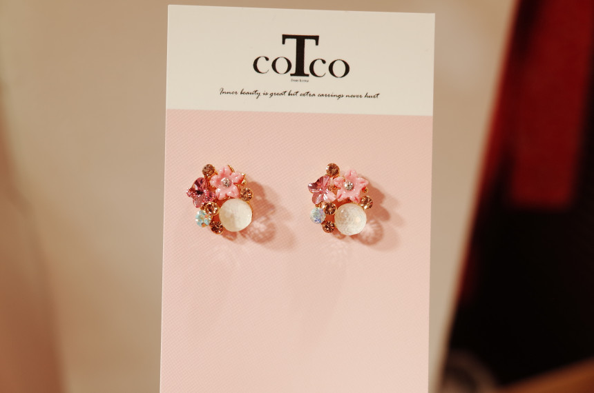 <b><p>Modified butterfly Long earri</p></b><b><p>修正 蝶 澄ん イヤリング</p></b><br /><br /><p align='center'>