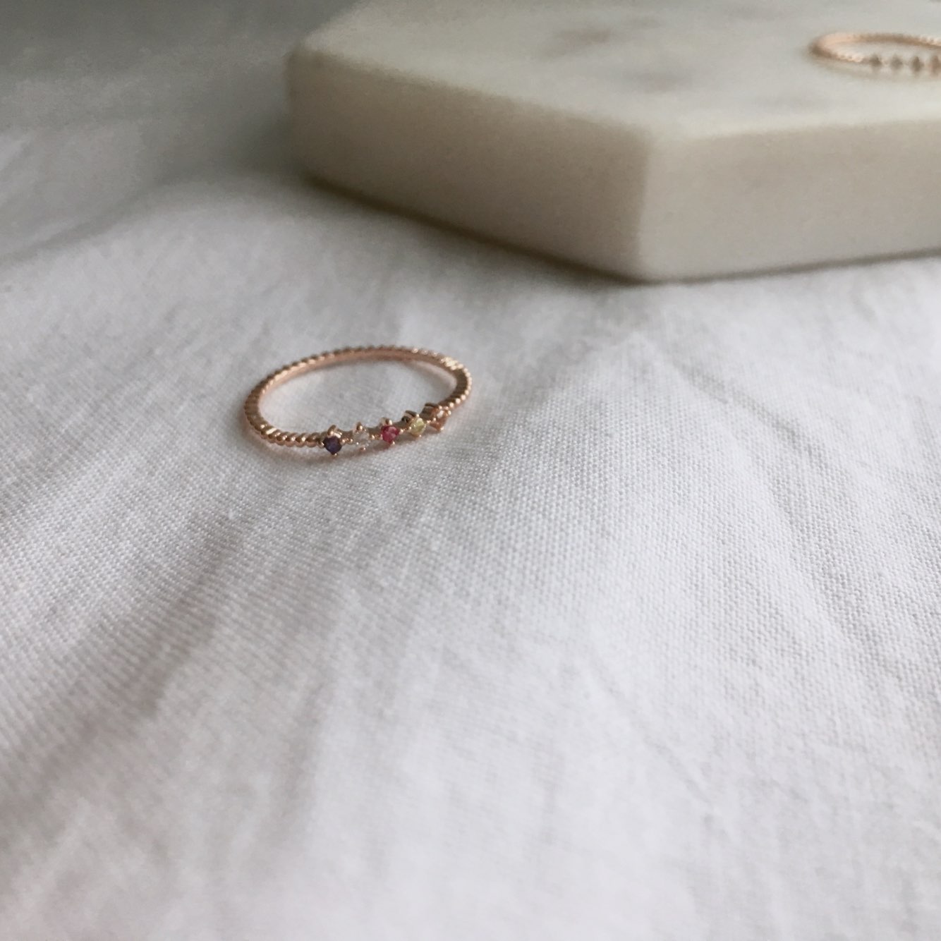 <b><p>Aurora Ring 2 set Dunsan-do accessies Hodae</p></b><b><p>オーロラリング 2つの セット 屯山洞アクセサリー 弘大 重ね着 有色 きれいな</p></b><br /><br /><p align='center'>