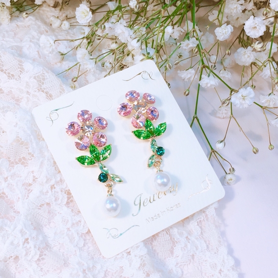 <b><p>Peer Flow Cubic Earring Good pot cycle Bl-bl</p></b><b><p>咲く 花 キュービックピアス ポイントサイクル良い ケバケバした ユニークアクセサリー</p></b><br /><br /><p align='center'>