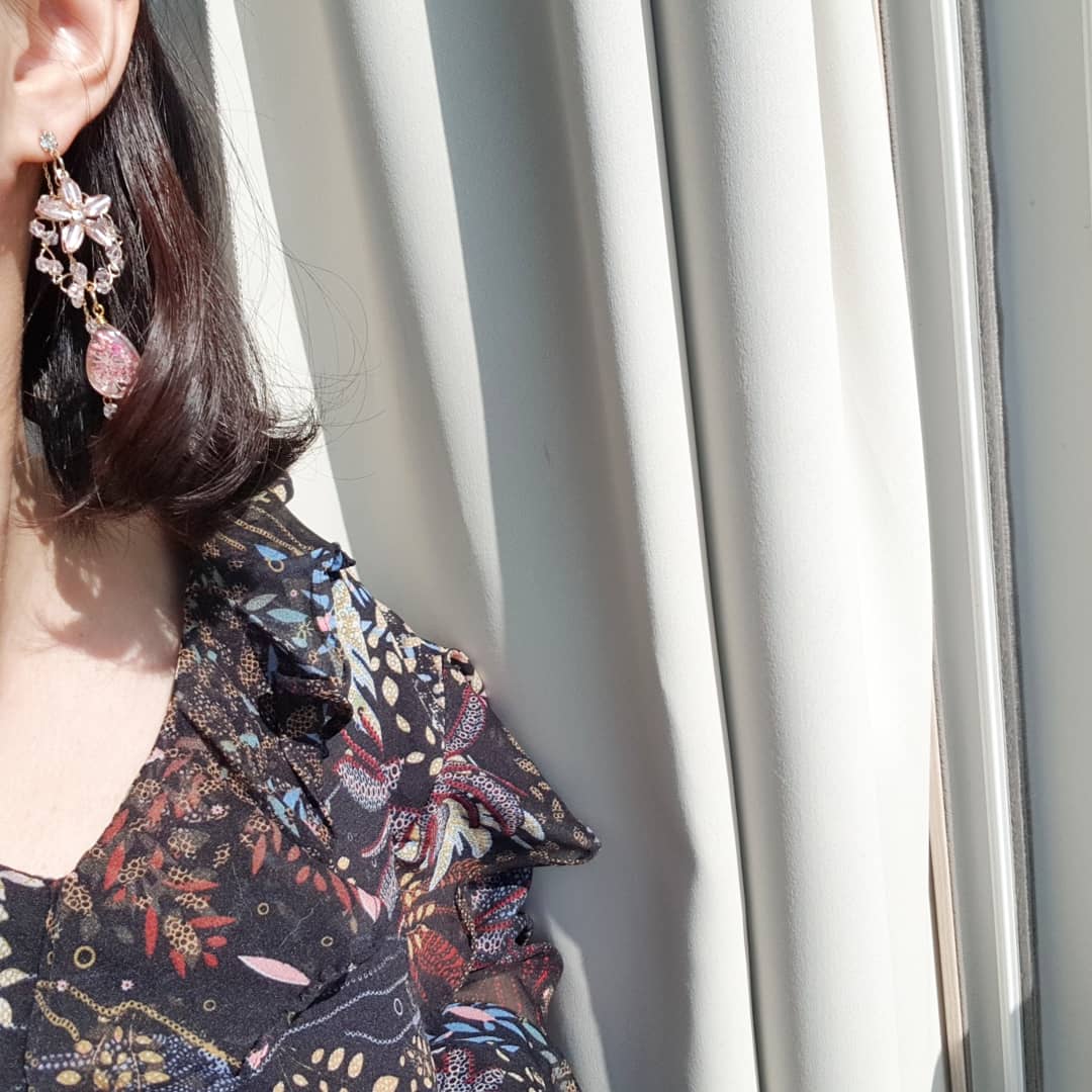 <b><p>Cometti self-producon Flowers Chry Bss earring</p></b><b><p>コメットティー 自主制作 生花 桜 イヤリング</p></b><br /><br /><p align='center'>