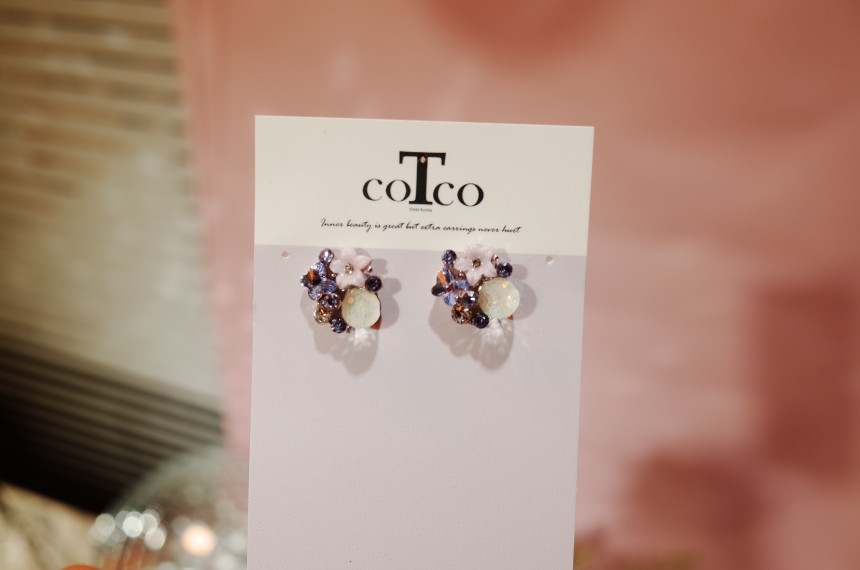 <b><p>Modified butterfly Long earri</p></b><b><p>修正 蝶 澄ん イヤリング</p></b><br /><br /><p align='center'>