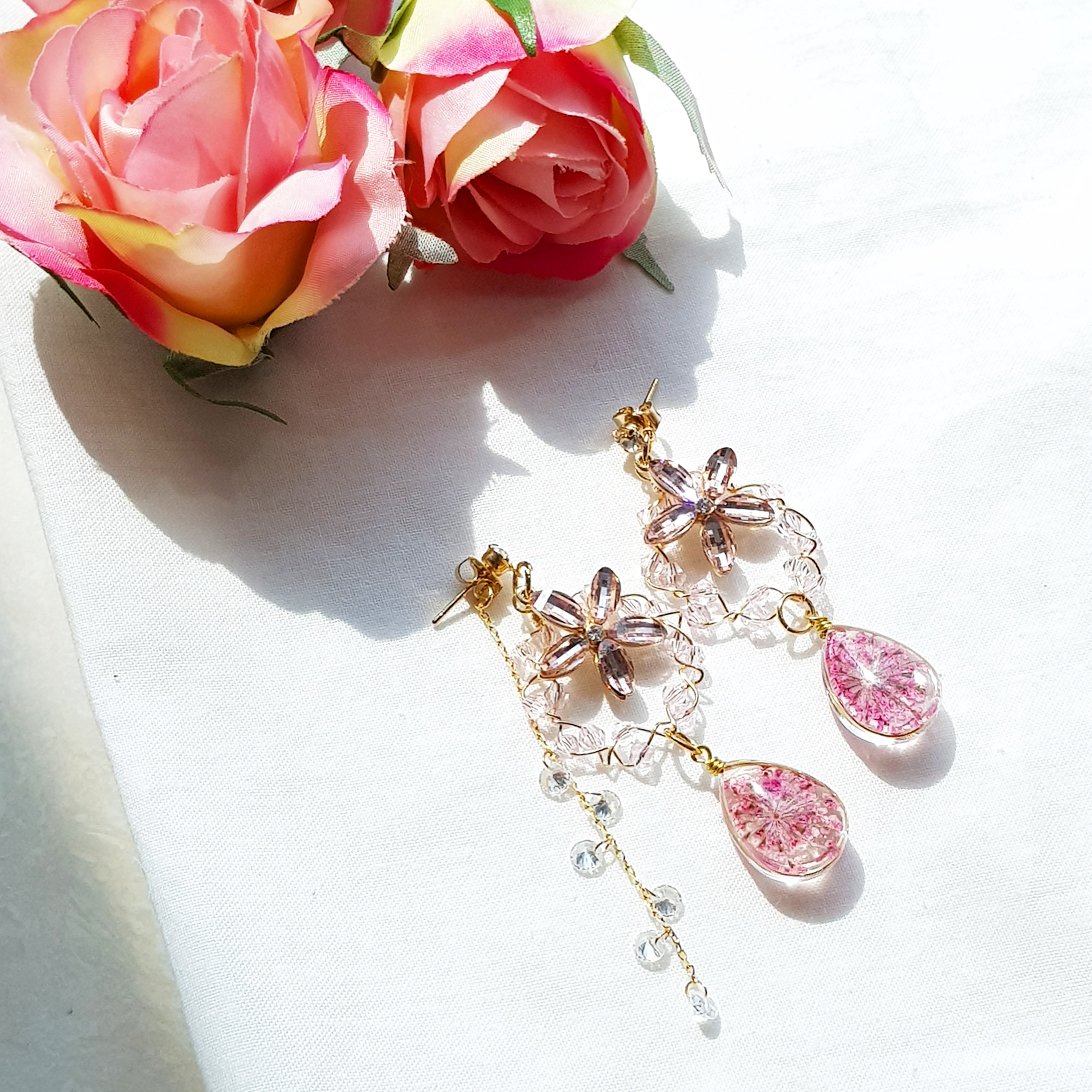 <b><p>Cometti self-producon Flowers Chry Bss earring</p></b><b><p>コメットティー 自主制作 生花 桜 イヤリング</p></b><br /><br /><p align='center'>