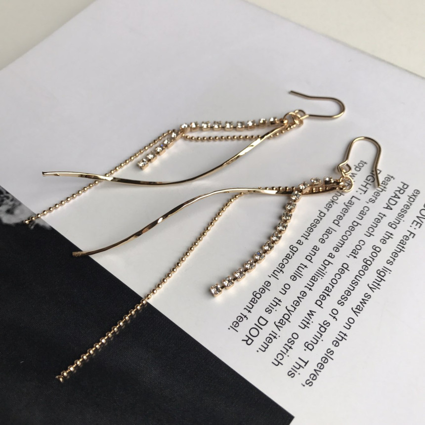 <b><p>Possible eaves Crow Cubic Dp Earrings Lo</p></b><b><p>グィチ可能 クローズ キュービック ウェーブ ドロップイヤリング ロが モダン 女性らしい</p></b><br /><br /><p align='center'>