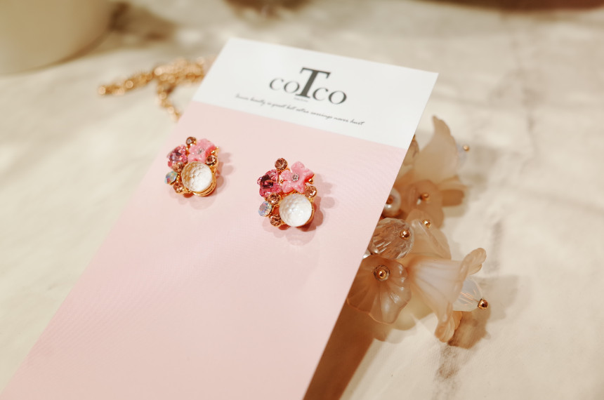 <b><p>Modified butterfly Long earri</p></b><b><p>修正 蝶 澄ん イヤリング</p></b><br /><br /><p align='center'>