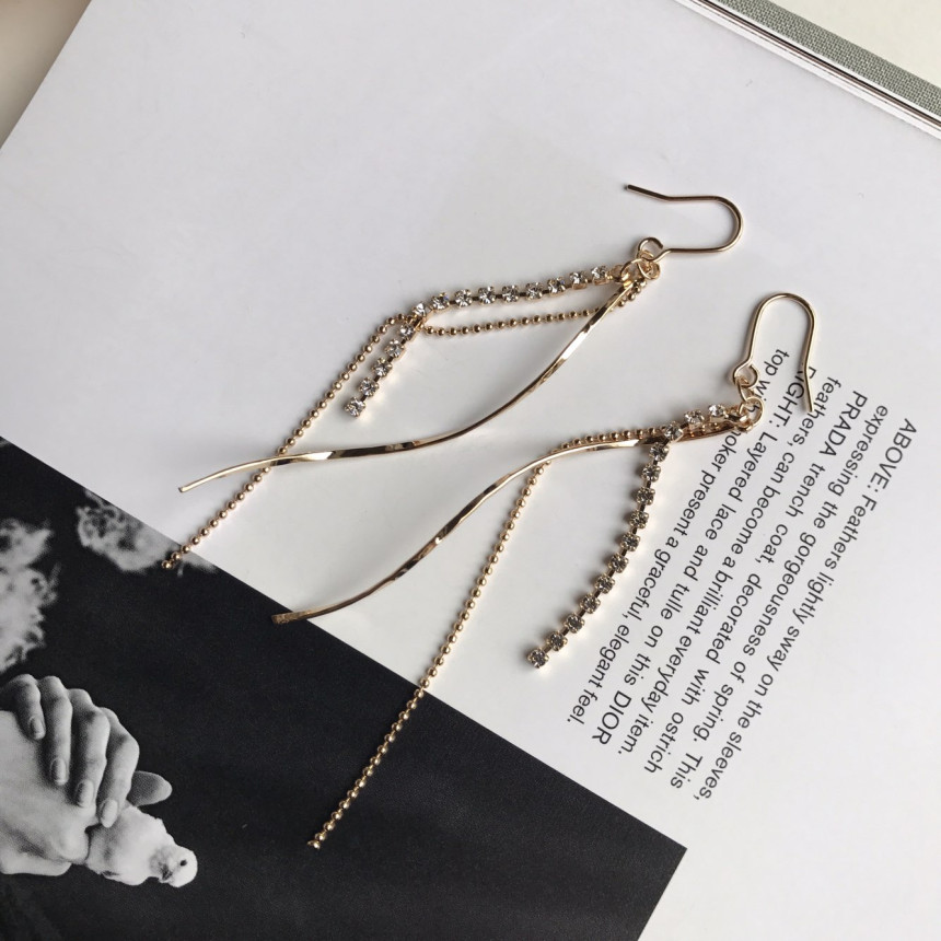 <b><p>Possible eaves Crow Cubic Dp Earrings Lo</p></b><b><p>グィチ可能 クローズ キュービック ウェーブ ドロップイヤリング ロが モダン 女性らしい</p></b><br /><br /><p align='center'>