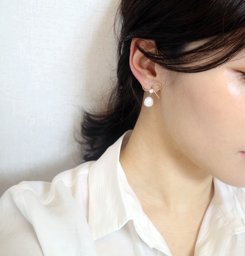 <b><p>earring Freshwater pl bbon Butiful Beloved</p></b><b><p>イヤリング 淡水真珠 リボン 光沢がきれいな 愛らしい デートルック センスあふれる</p></b><br /><br /><p align='center'>