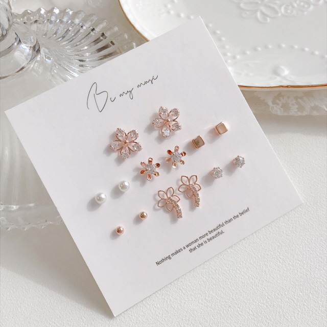 <b><p>daily flower Cubic Drop earring 14pcs set</p></b><b><p>デイリー フラワー キュービック ドロップ イヤリング 14個 セット 2 スタイル</p></b><br /><br /><p align='center'>