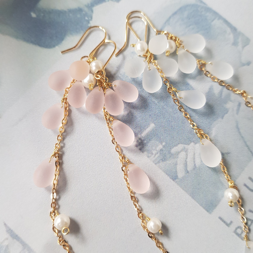 <b><p>Piace water drop chain Earrgs Female coordion</p></b><b><p>ピア歳 水滴 チェーン ドロップイヤリング 女性コーディネート フェミニンな感性ムード</p></b><br /><br /><p align='center'>