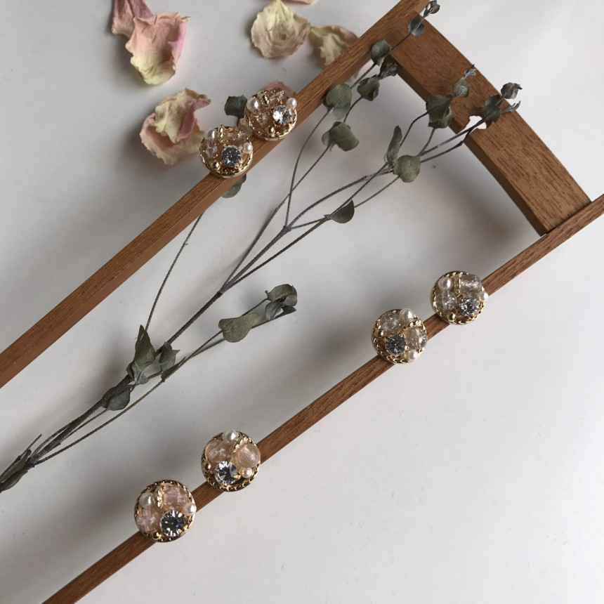 <b><p>Mourning papaw Stone cubic simple Daily Earrs</p></b><b><p>無排 ポポ 宝石用原石のキュービック シンプル デイリーピアス 3色 フェミニンコーディネート</p></b><br /><br /><p align='center'>