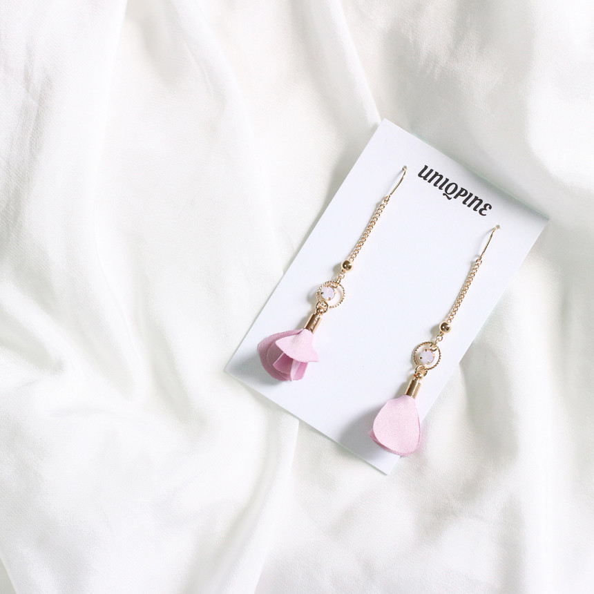 <b><p>The Feminine style Puri Lilac scent Flower</p></b><b><p>ヨリヨリ フェミニン スタイル 清純な ライラックの香り 花のイヤリング フラワー</p></b><br /><br /><p align='center'>