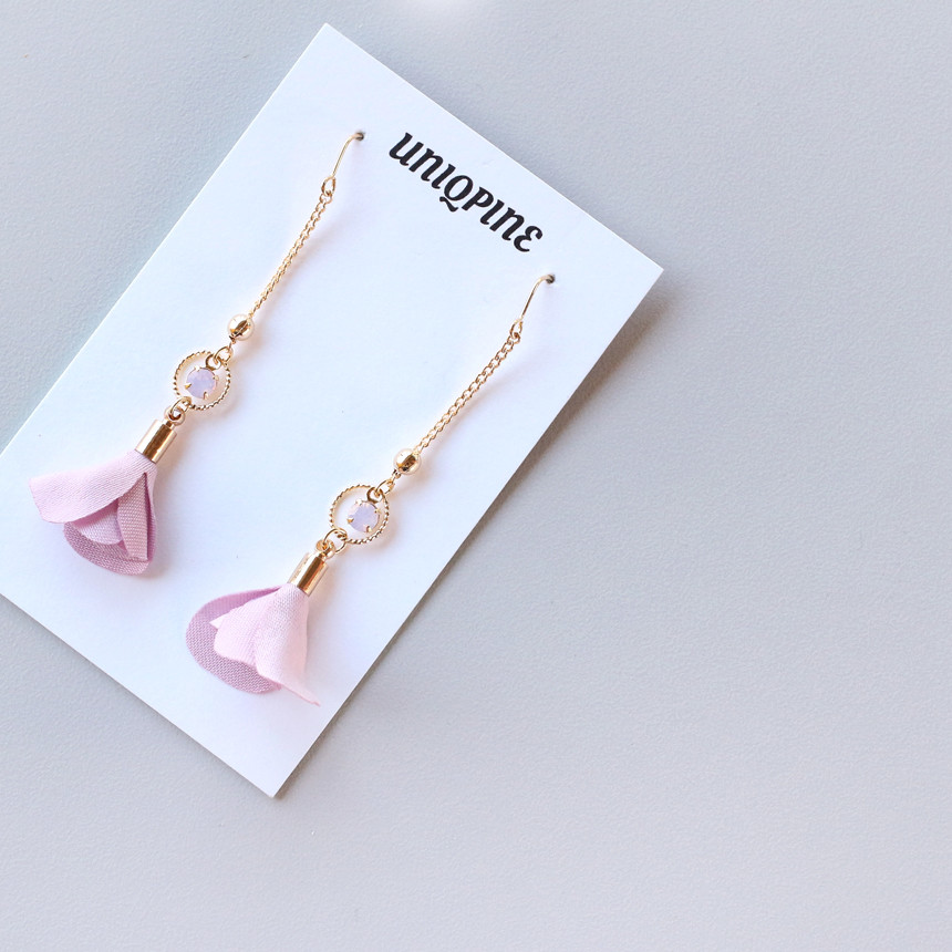 <b><p>The Feminine style Puri Lilac scent Flower</p></b><b><p>ヨリヨリ フェミニン スタイル 清純な ライラックの香り 花のイヤリング フラワー</p></b><br /><br /><p align='center'>