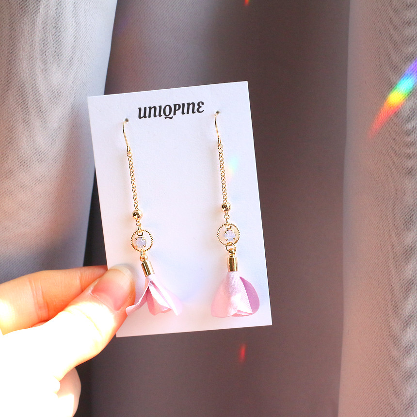 <b><p>The Feminine style Puri Lilac scent Flower</p></b><b><p>ヨリヨリ フェミニン スタイル 清純な ライラックの香り 花のイヤリング フラワー</p></b><br /><br /><p align='center'>