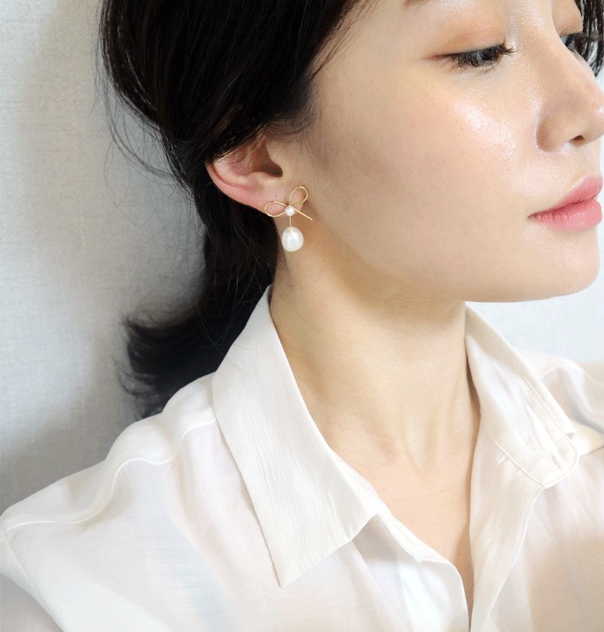 <b><p>earring Freshwater pl bbon Butiful Beloved</p></b><b><p>イヤリング 淡水真珠 リボン 光沢がきれいな 愛らしい デートルック センスあふれる</p></b><br /><br /><p align='center'>