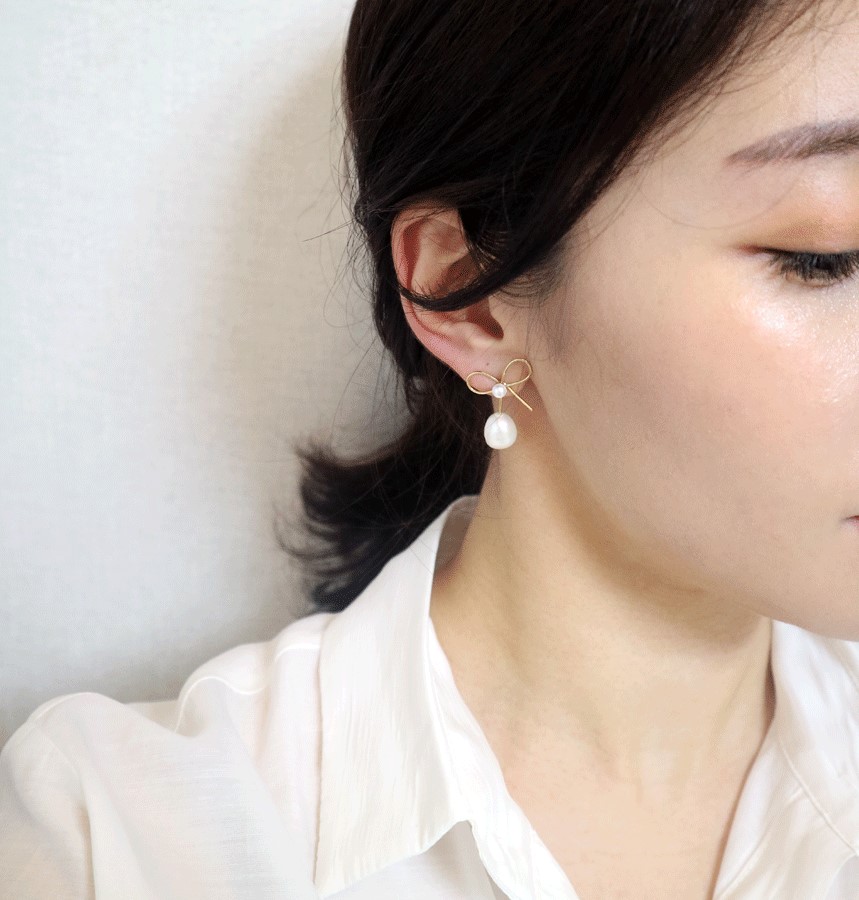 <b><p>earring Freshwater pl bbon Butiful Beloved</p></b><b><p>イヤリング 淡水真珠 リボン 光沢がきれいな 愛らしい デートルック センスあふれる</p></b><br /><br /><p align='center'>