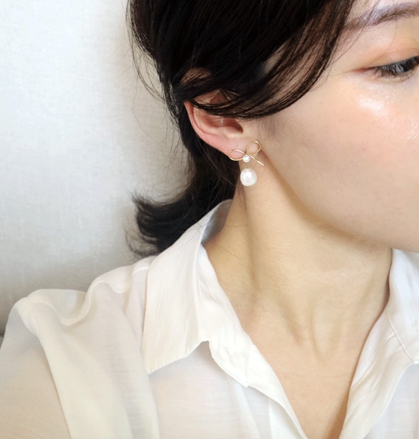 <b><p>earring Freshwater pl bbon Butiful Beloved</p></b><b><p>イヤリング 淡水真珠 リボン 光沢がきれいな 愛らしい デートルック センスあふれる</p></b><br /><br /><p align='center'>