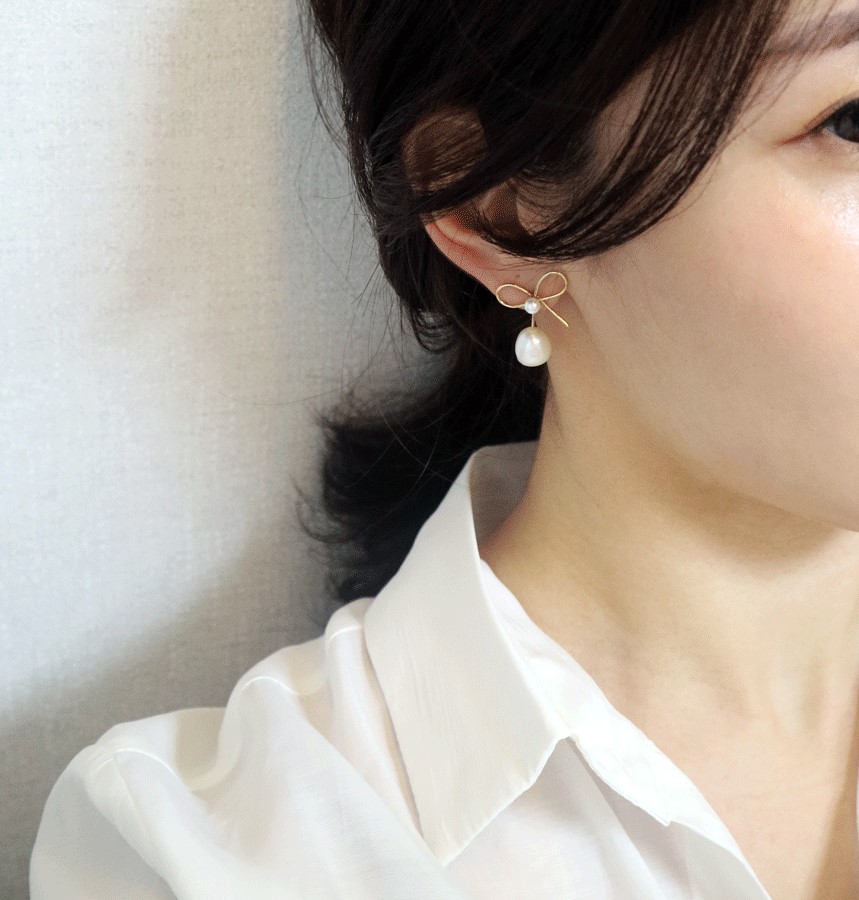 <b><p>earring Freshwater pl bbon Butiful Beloved</p></b><b><p>イヤリング 淡水真珠 リボン 光沢がきれいな 愛らしい デートルック センスあふれる</p></b><br /><br /><p align='center'>