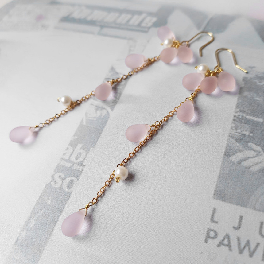 <b><p>Piace water drop chain Earrgs Female coordion</p></b><b><p>ピア歳 水滴 チェーン ドロップイヤリング 女性コーディネート フェミニンな感性ムード</p></b><br /><br /><p align='center'>