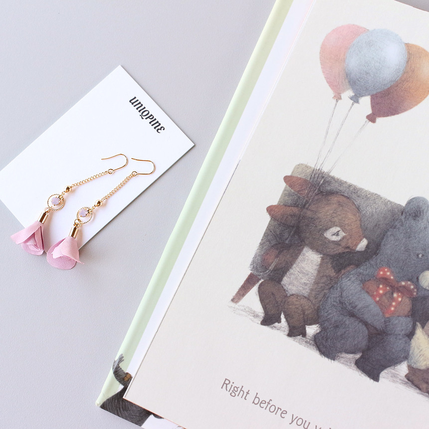 <b><p>The Feminine style Puri Lilac scent Flower</p></b><b><p>ヨリヨリ フェミニン スタイル 清純な ライラックの香り 花のイヤリング フラワー</p></b><br /><br /><p align='center'>