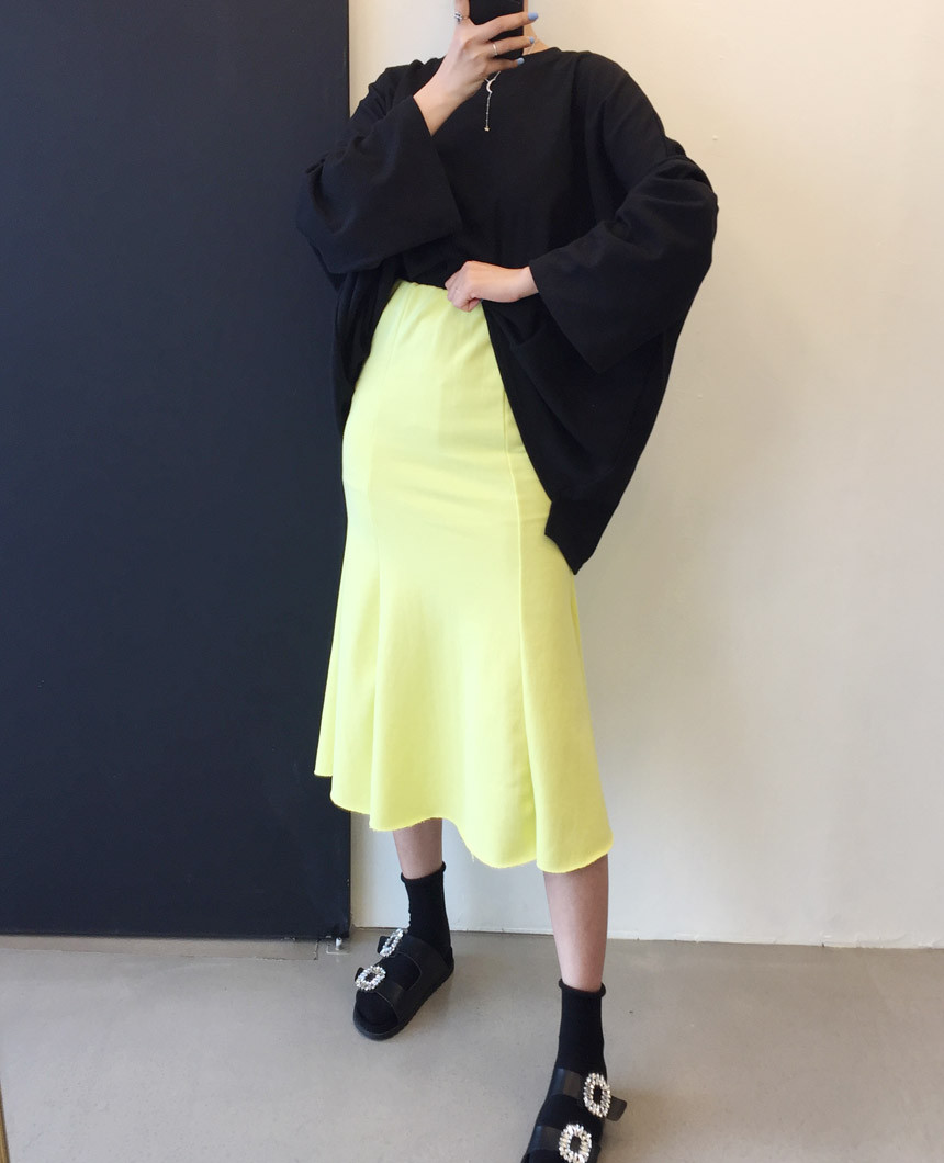 <b><p>Wendy Boxed T-shirt 4color Printing Roulette</p></b><b><p>ウェンディ ボックスTシャツ 4色 印刷 ルーズフィット チュリ 女性長袖 オ・バフェ</p></b><br /><br /><p align='center'>